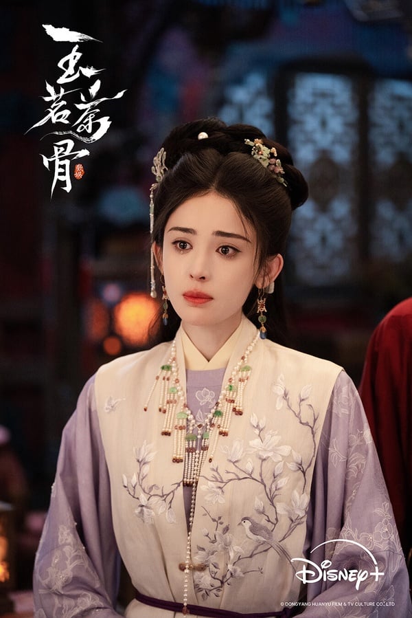 《玉茗茶骨》是《延禧攻略》製作人于正又推出的大女主劇，于正特別會拍這種家宅群像，好幾部都讓人欲罷不能！《玉茗茶骨》劇情邏輯不能深思，但情節豐富，結合了長劇的質感和短劇的優點，主打男人宅鬥、女人商戰。《玉茗茶骨》像《延禧攻略》一樣，第一集就有爽感滿滿的大女主劇情。