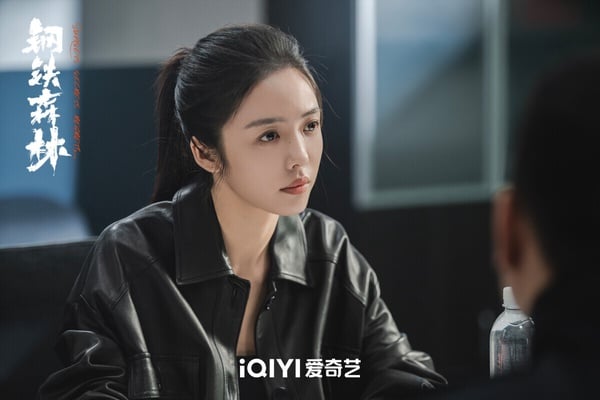 蔡文靜在《裝腔啟示錄》把理性的職場菁英演得很有真實感，今年她與井柏然、秦俊傑合作懸疑愛情劇《鋼鐵森林》也是獲好評的。