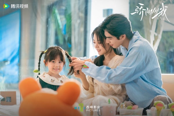 宋威龍今年推出兩部現偶劇，《野狗骨頭》拍得比較唯美浪漫，而《驕陽似我》更有高潮迭起，甜度、爽感更足！《驕陽似我》是顧漫小說改編的超級甜寵大IP，一樣是顧漫擅長的甜蜜愛情故事。