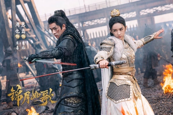 周也主演的《錦月如歌》原本擁有高期待，它和《雁回時》、《墨雨雲間》一樣改編自千山茶客的重生小說，卻是這幾部裡口碑最差的，大家都在吐槽《錦月如歌》魔改。《錦月如歌》原著是女將軍重生的設定，女主還有前夫，但劇版更改了情節，導致追起來有點邏輯bug。劇版削弱了原著的悲劇感，變得更像甜甜的古偶，少了原著的閃光點，因此評價兩極。