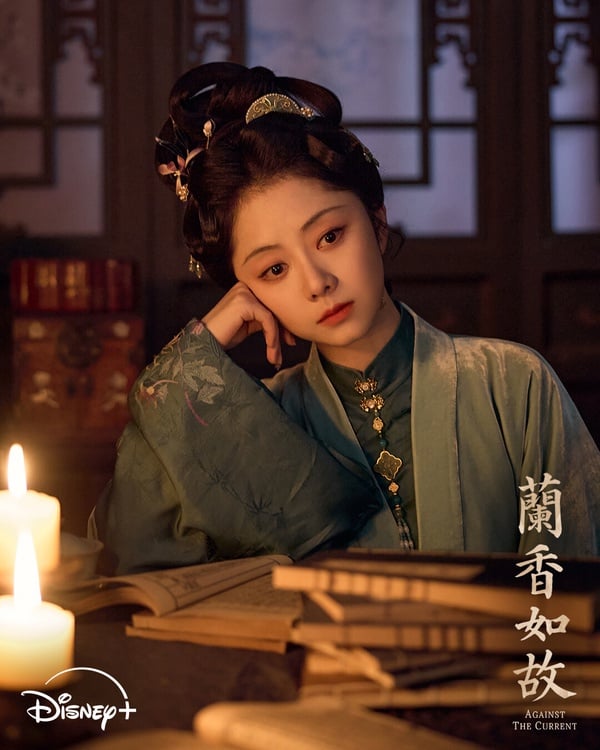 譚松韻《蘭香如故》是2026開出高口碑、高熱度的古裝劇，主打宅鬥逆襲。《蘭香如故》的服化道很精美，家族後宅的故事，被網友說很有《紅樓夢》的氛圍。劇情也好看，看譚松韻從小丫環一步步逆襲，爽感、古韻兼具，李夢、鄭合惠子等配角也很出色，真的好看！