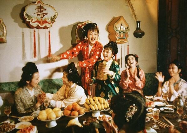《紅樓夢》1987年版被譽為「不可逾越的經典」，豆瓣評分高達9.7，比《甄嬛傳》、《知否》都還高分！該劇前29集基本忠實於曹雪芹原著前八十回，後7集主體劇情採用程高本後四十回。演員都是一時之選，真的像書裡走出來一樣。