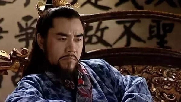 《大明王朝1566》被認為是史上最神的權謀劇，比《瑯琊榜》更神，講述明朝嘉靖皇帝與名臣海瑞、奸臣嚴嵩，展開了明朝最驚心動魄的權謀鬥爭故事。這部劇在豆瓣上開出了9.8高分，無人能敵。