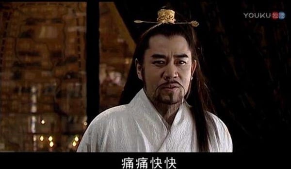 《大明王朝1566》被認為是史上最神的權謀劇，比《瑯琊榜》更神，講述明朝嘉靖皇帝與名臣海瑞、奸臣嚴嵩，展開了明朝最驚心動魄的權謀鬥爭故事。這部劇在豆瓣上開出了9.8高分，無人能敵。