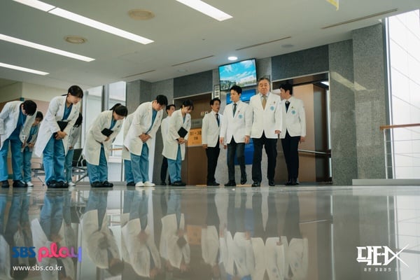 金智媛新劇《Doctor X：白色黑手黨時代》劇情、角色介紹：天才醫生對抗腐敗醫療權貴！