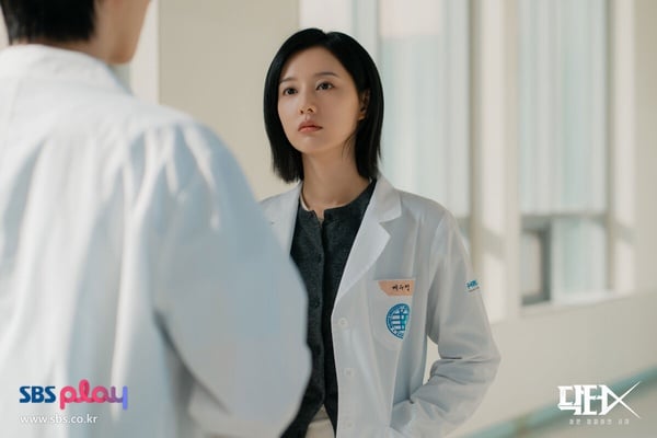 金智媛新劇《Doctor X：白色黑手黨時代》劇情、角色介紹：天才醫生對抗腐敗醫療權貴！
