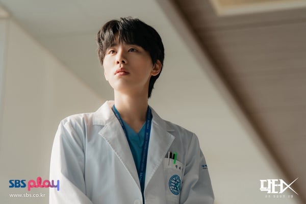 金智媛新劇《Doctor X：白色黑手黨時代》劇情、角色介紹：天才醫生對抗腐敗醫療權貴！