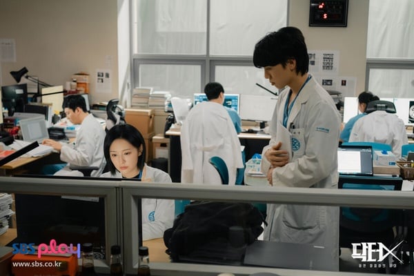 金智媛新劇《Doctor X：白色黑手黨時代》劇情、角色介紹：天才醫生對抗腐敗醫療權貴！