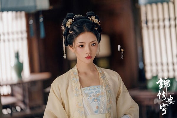 《錦繡安寧》是一部宅鬥古裝劇，任敏飾演的羅宜寧小時候被姨娘陷害，所以在別院住了多年，個性聰敏機靈，給三哥羅慎遠帶來家人般的溫暖，後來也在三哥的幫助下創業，成為能獨當一面的小老闆。
