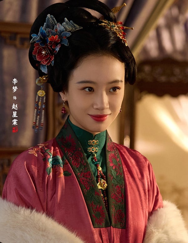 追《蘭香如故》很難不被李夢圈粉！李夢飾演的趙星棠是的妻子，但卻不愛他，她手段陰狠，又身不由己，同時帶點微微的「瘋感」，而李夢的表現很讓人驚豔。大家有認出她就是《墨雨雲間》瘋批的婉寧公主嗎？就是因為李夢在《墨雨雲間》演得太好，才爭取到《蘭香如故》趙星棠這個角色。