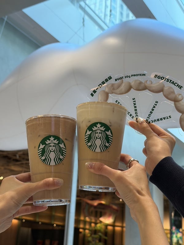買一送一！星巴克「20g蛋白雲朵那堤」首度登場，香草、可可兩款風味，這兩天免費品嚐