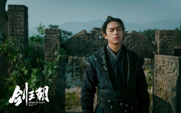 李現主演的古裝劇不多，只有《國色芳華》、《錦繡芳華》和《劍王朝》三部，其中《劍王朝》是配音。李現的原聲台詞不錯呢！他的咬字、台詞也多半都能讓觀眾聽得清，是觀眾評價很好的一位演員。