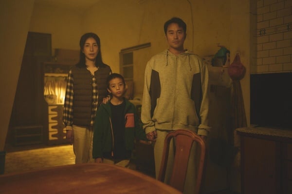 《消失的裂痕》劇情解析、角色、評價：楊謹華、張孝全分飾兩角，鏡中竟暗藏另一個世界