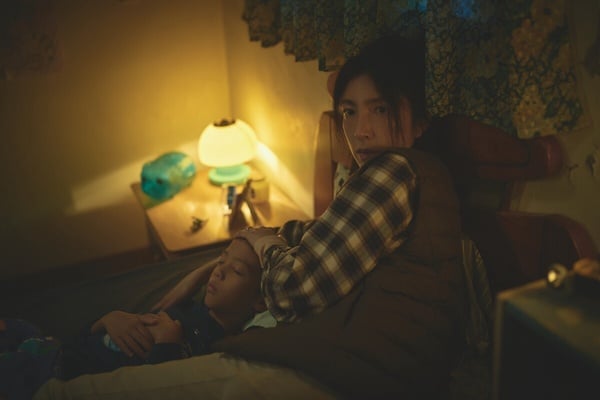 《消失的裂痕》劇情解析、角色、評價：楊謹華、張孝全分飾兩角，鏡中竟暗藏另一個世界