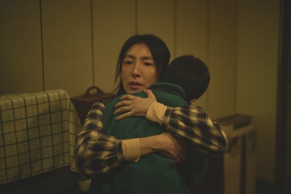 《消失的裂痕》劇情解析、角色、評價：楊謹華、張孝全分飾兩角，鏡中竟暗藏另一個世界