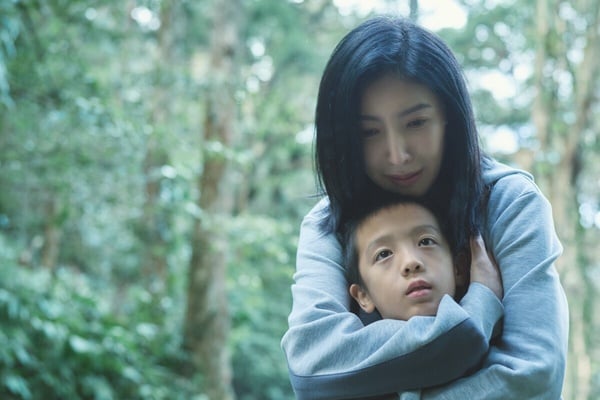 《消失的裂痕》劇情解析、角色、評價：楊謹華、張孝全分飾兩角，鏡中竟暗藏另一個世界