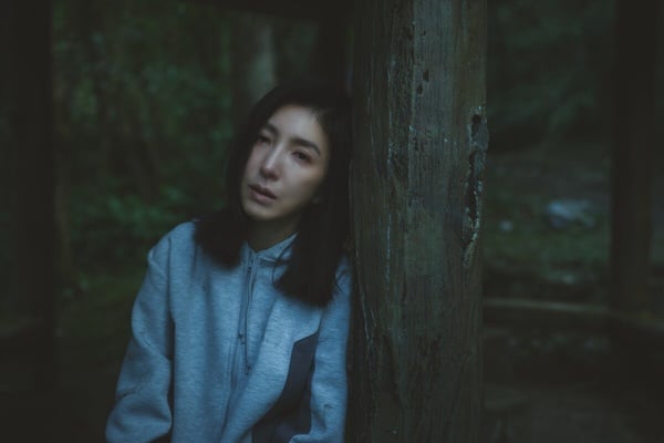 《消失的裂痕》劇情解析、角色、評價：楊謹華、張孝全分飾兩角，鏡中竟暗藏另一個世界
