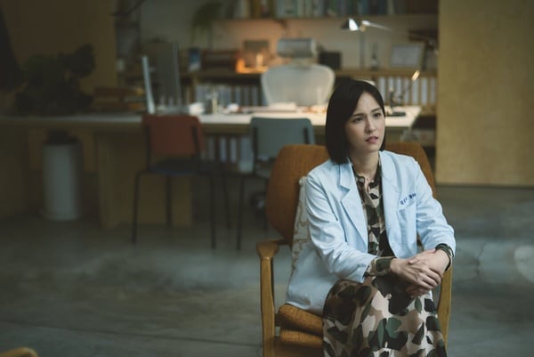 《消失的裂痕》劇情解析、角色、評價：楊謹華、張孝全分飾兩角，鏡中竟暗藏另一個世界