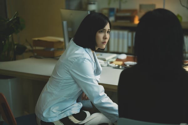 《消失的裂痕》劇情解析、角色、評價：楊謹華、張孝全分飾兩角，鏡中竟暗藏另一個世界