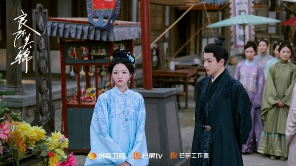 《良陳美錦》原著小說人氣非常高，這是經典宅鬥文呢！小說裡女主也是死亡重生，小說女主顧錦朝本來愛著男主兒子，為了接近她嫁給男主，和男主感情淡漠，抑鬱而終，重生後再次嫁給男主。劇版大改設定，著重在宅鬥。《良陳美錦》製作質感不是很突出，但勝在任敏、此沙CP感滿強，因此還是小有話題。