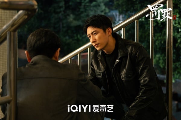 黃景瑜主演的懸疑刑偵劇《罰罪2》成績不錯呢！《罰罪2》故事和前一部沒有關係，是全新劇情，講述身為員警的秦楓，和一步步成為漢洲當地最大犯罪頭目的劉天也，情同手足卻又代表著黑白兩極，兩人鬥智鬥勇，攪動起幾方利益集團的明爭暗鬥。