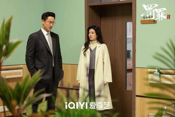 黃景瑜主演的懸疑刑偵劇《罰罪2》成績不錯呢！《罰罪2》故事和前一部沒有關係，是全新劇情，講述身為員警的秦楓，和一步步成為漢洲當地最大犯罪頭目的劉天也，情同手足卻又代表著黑白兩極，兩人鬥智鬥勇，攪動起幾方利益集團的明爭暗鬥。