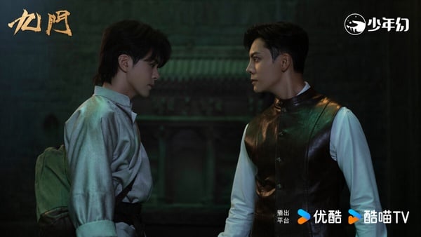 《九門》是陳偉霆、趙麗穎主演的《老九門》續作，也是《盜墓筆記》系列前傳。《九門》靠著刺激的冒險抓住觀眾眼球，第一集就立住了民國氛圍感，選角也選得好，陳偉霆、曾舜晞、陳瑤都很貼合角色，結局更是留下餘韻。許多觀眾都想再看到九門眾人的新故事！