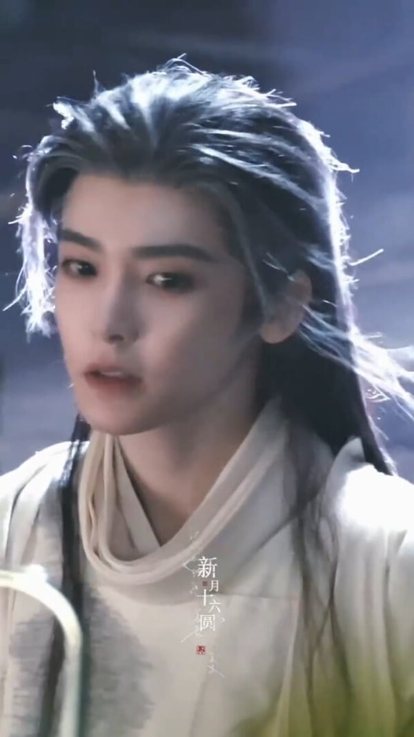 侯明昊《長生骨》原名《念相思》，這是重磅劇，這部劇改編自古言大IP《神仙肉》，找來虞書欣搭檔侯明昊，很受矚目呢！目前釋出的造型都滿夢幻，和《永夜星河》和《蒼蘭訣》風格類似。