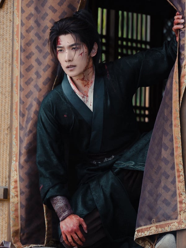 楊洋新劇《不讓江山》一樣是大男主劇，楊洋合作演技派男星翟子路。《不讓江山》開機也衝出不少話題。楊洋新造型很帥呢！目前公開的白衣路透完全是俊美書生啊！