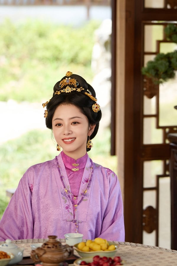 譚松韻也是公認自帶收視底盤的女明星！譚松韻《錦衣之下》爆紅後，後續推出的《以家人之名》、《錦心似玉》，還有今年的《蘭香如故》都創造佳績。