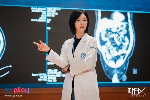 《Doctor X》日韓版7大劇情差異：米倉涼子霸氣、金智媛呆萌，「這個動作」拿掉超可惜