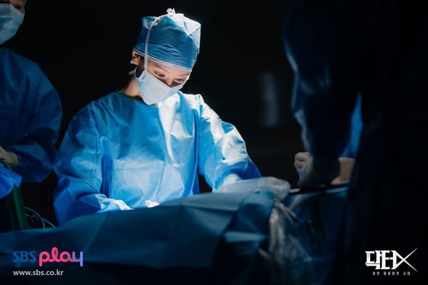 《Doctor X》日韓版7大劇情差異：米倉涼子霸氣、金智媛呆萌，「這個動作」拿掉超可惜