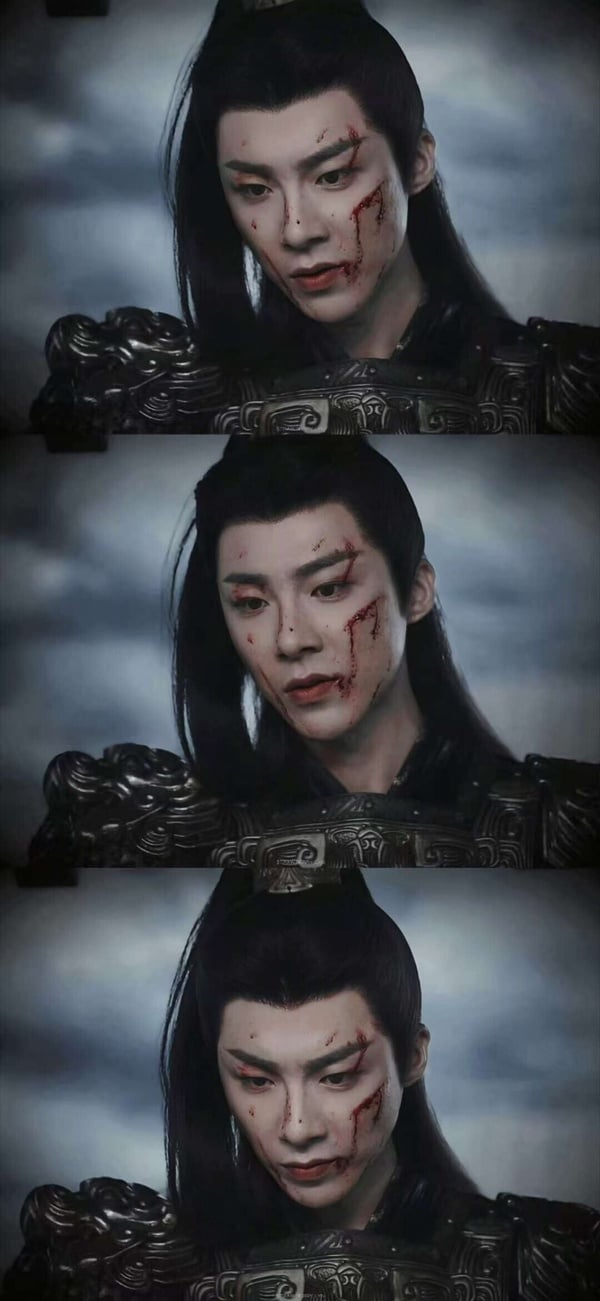 劉宇寧在《折腰》、《一念關山》都有戰損造型，在《折腰》劉宇寧飾演亂世梟雄魏劭，劇中魏劭有不少征戰的畫面。不同於其他男星戰損妝大多脆弱感、破碎感滿滿，劉宇寧戰損妝壓迫感十足啊！就算一臉鮮血，都難掩霸氣。