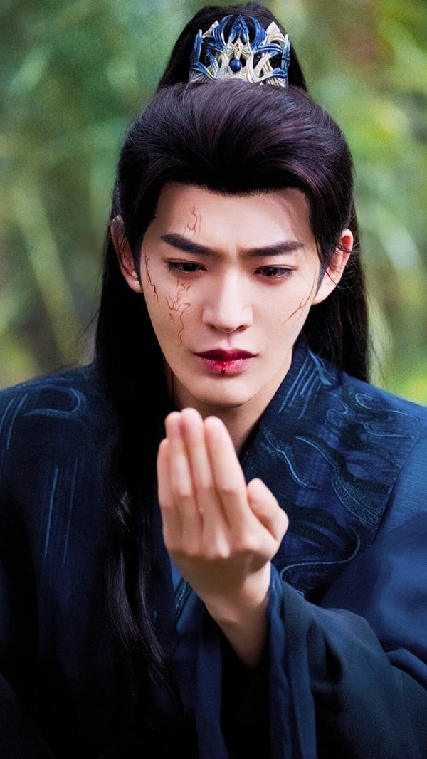 鄧為也是破碎感很強的古裝美男，鄧為在《長相思》飾演的塗山璟其實就有許多破碎感滿滿的畫面，而後來鄧為搭檔向涵之主演《仙台有樹》，這又是一個美強慘！