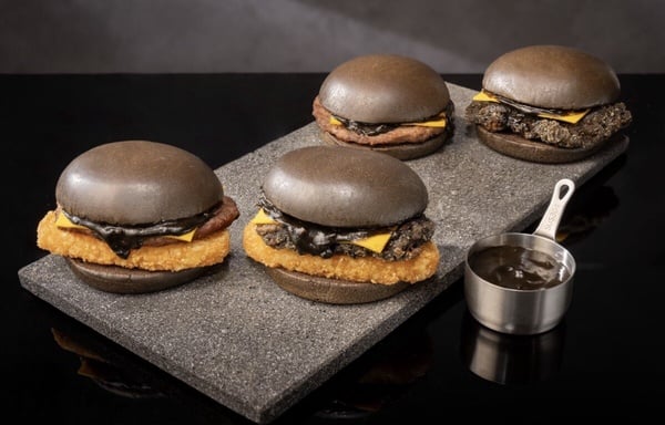 麥當勞「松露黑堡系列」登場！黑森林冰炫風、海苔風味搖搖薯條、巧克力三角派好評回歸