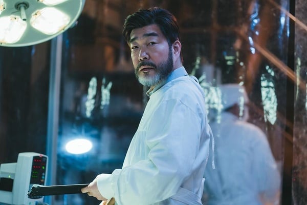 《Doctor X》臥虎藏龍配角！羅大一《我的王室死對頭》超氣人，他是《鐵拳教育》大反派
