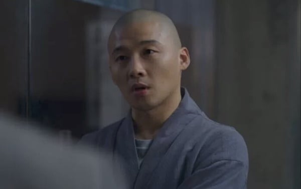 《Doctor X》臥虎藏龍配角！羅大一《我的王室死對頭》超氣人，他是《鐵拳教育》大反派