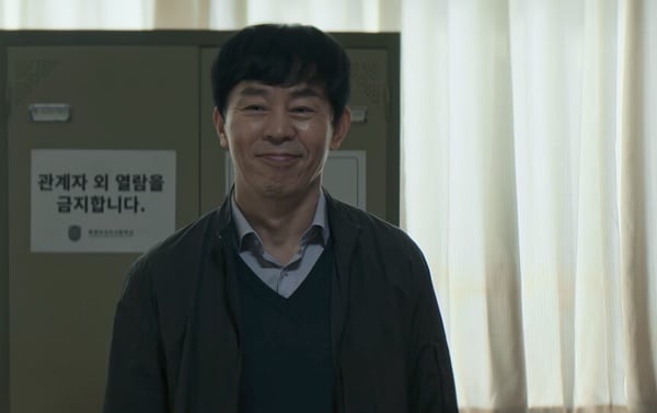 《Doctor X》臥虎藏龍配角！羅大一《我的王室死對頭》超氣人，他是《鐵拳教育》大反派