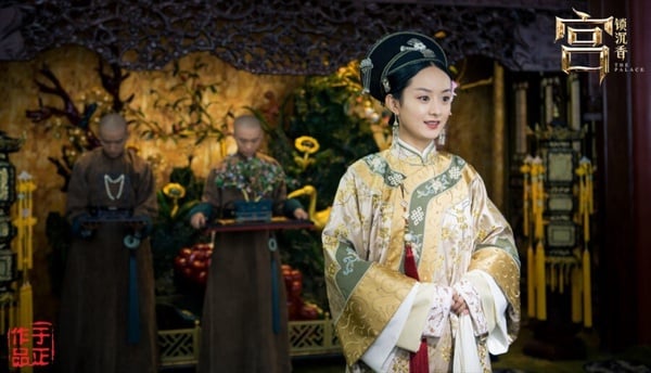 趙麗穎也演過真正的大壞蛋呢！電影《宮鎖沉香》的男女主角是陳曉和周冬雨，而趙麗穎在片中飾演大反派琉璃，一個為了上位背叛朋友的心機女。小編推薦大家看這部電影，趙麗穎在劇中的演技非常非常精彩，做為流量女星，她的演技是被認可的！