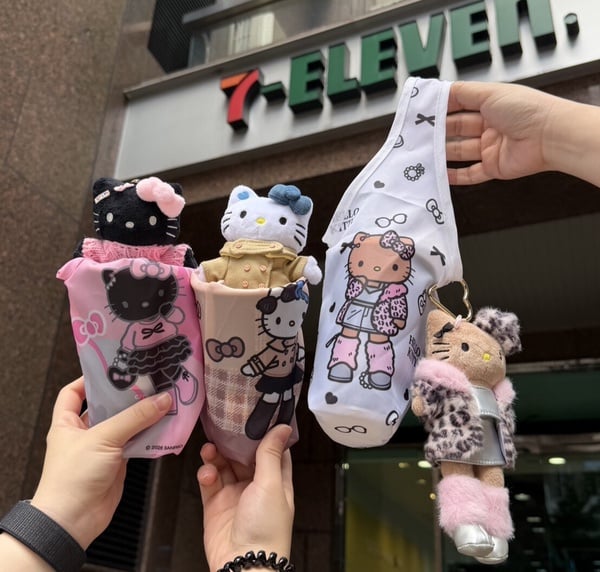 7-11三麗鷗「長腿KITTY」集點！ 15cm絨毛吊飾、刺繡購物袋組、壓克力髮夾等50款一次看