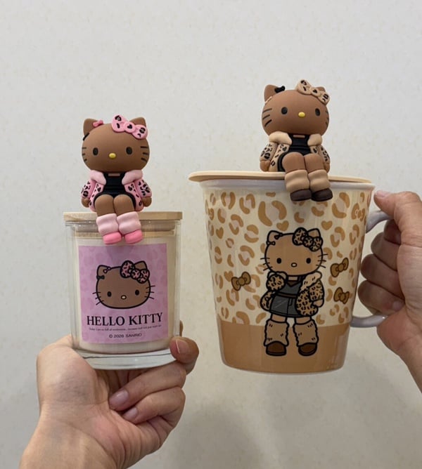 7-11三麗鷗「長腿KITTY」集點！ 15cm絨毛吊飾、刺繡購物袋組、壓克力髮夾等50款一次看