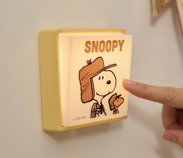 康是美「SNOOPY暖冬小日常」加價購！史努比開關造型夜燈、壓克力萬年曆等23款一次看