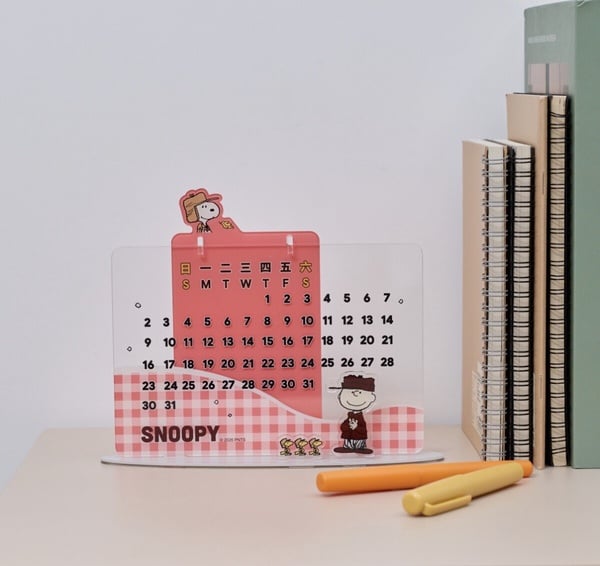 康是美「SNOOPY暖冬小日常」加價購！史努比開關造型夜燈、壓克力萬年曆等23款一次看