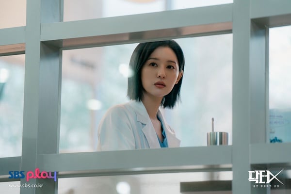 10部Netflix「一追就停不下來」韓劇推薦！《Doctor X》超上癮，這部被敲碗拍成100集！