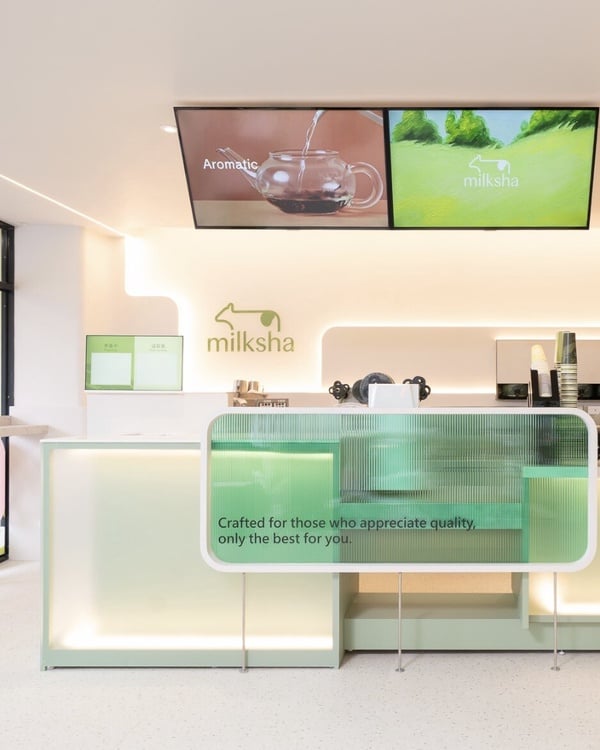 迷客夏首間全球示範店登場！「糖燻奶霜」新上市， 娜杯系列現折10元、送迷客夏托特包