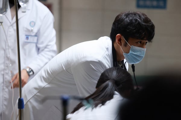 《小城良方》5大劇情看點、角色、評價：肖戰再穿白袍演天才醫生，搭姜妍上演歡喜冤家