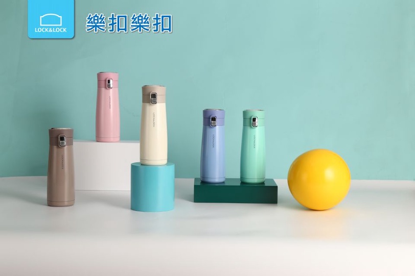 粉嫩色在秋冬依舊時髦翻天！優雅小姐姐全鎖定「冷調粉嫩」，必買時尚配件一次網羅特搜