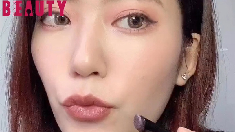 日妞最愛「黑醋栗玫瑰唇」不NG畫法！神秘又帶點性感的大人系妝容，情人節來點不一樣～