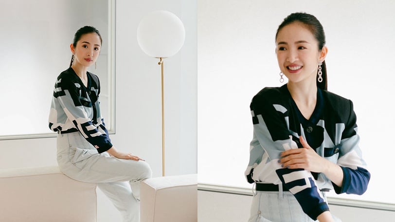 林依晨最愛的藍「山茶花保濕」!此生第一瓶香奈兒精華,豐沛保濕力讓每吋肌膚都潤澤