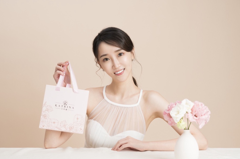素顏心機保養！養成水潤少女肌「活萃亮妍全效精華」，由肌膚底層透出自然女神光！